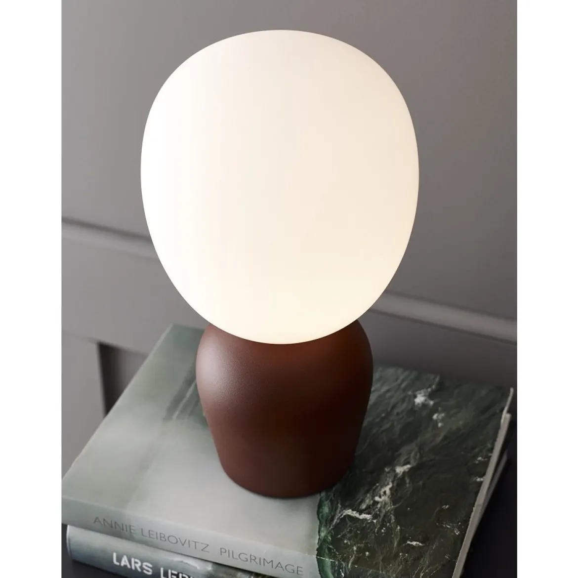 Belid Buddy Tischleuchte rostfarben Glas opal G9