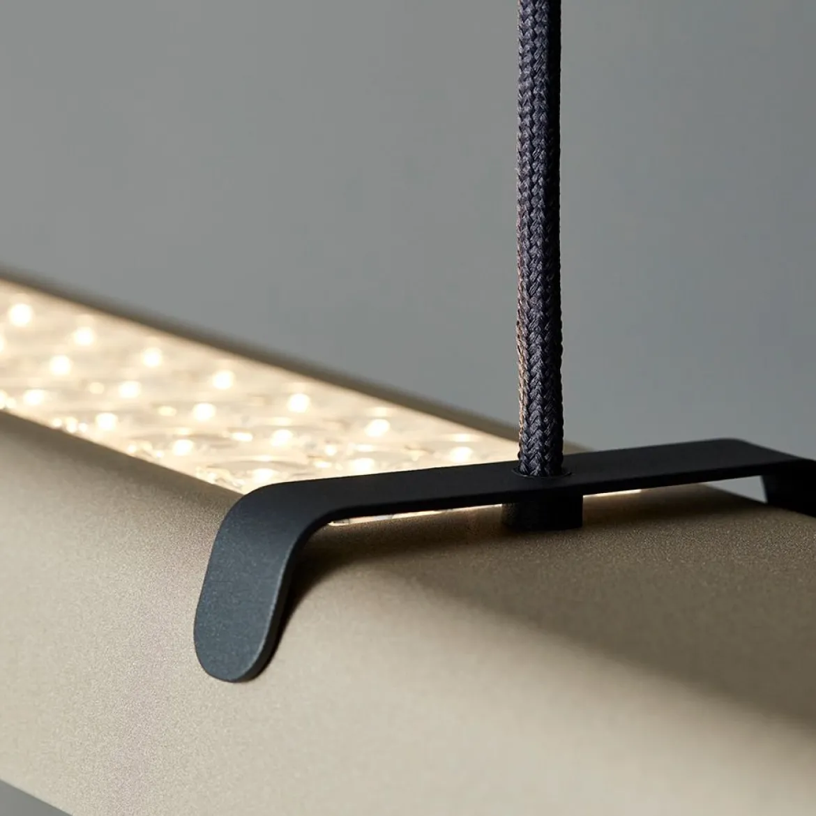 BELID Fold office G2 LED Pendelleuchte UP DOWN sand dimmbar