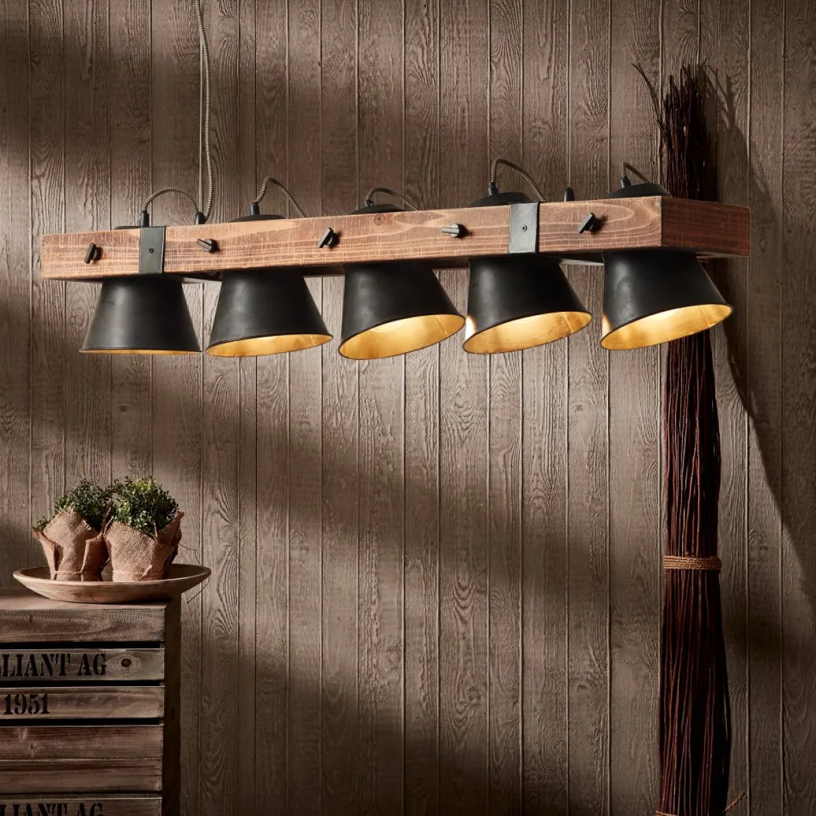Brilliant Leuchten No. 82175-46 LED Pendelleuchte Plow 5-flg schwarz-stahl Holz