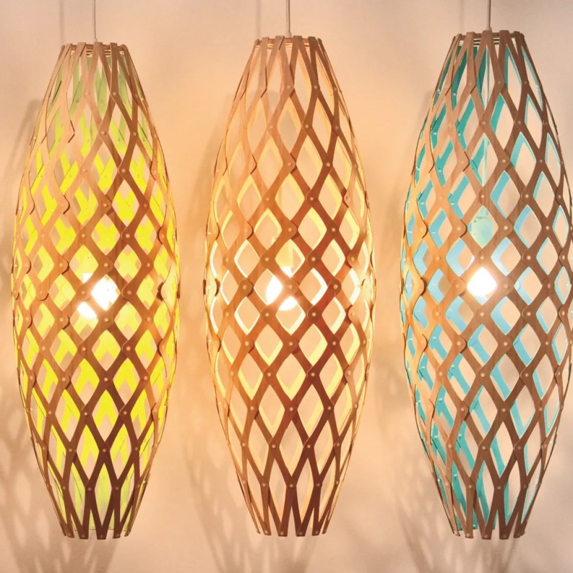 David Trubridge Hinaki Pendelleuchte 50 cm aqua