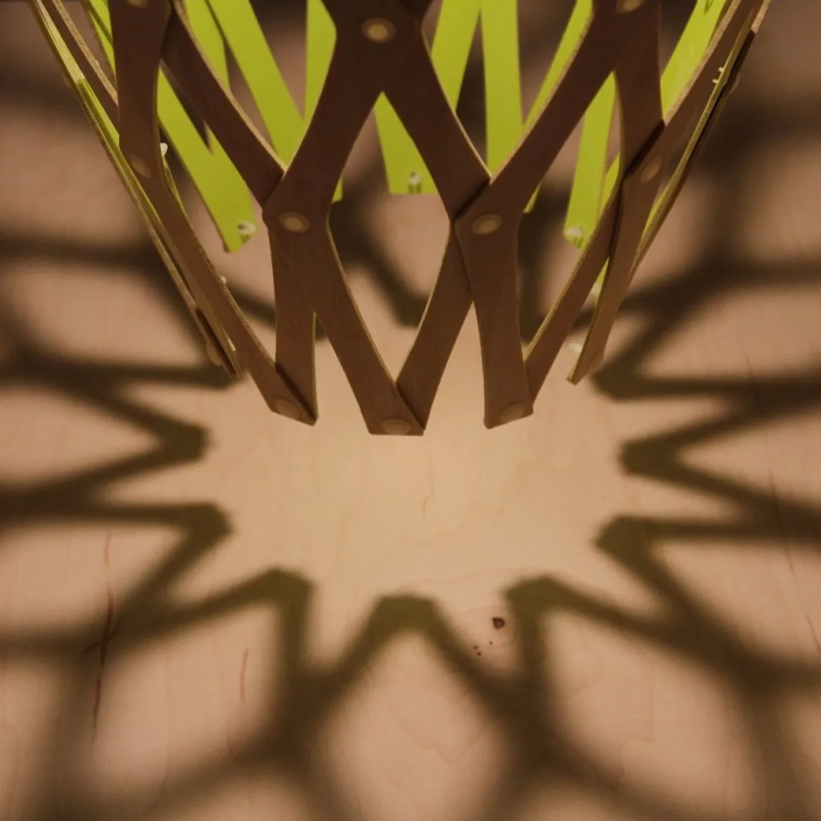 David Trubridge Hinaki Pendelleuchte 90 cm limette