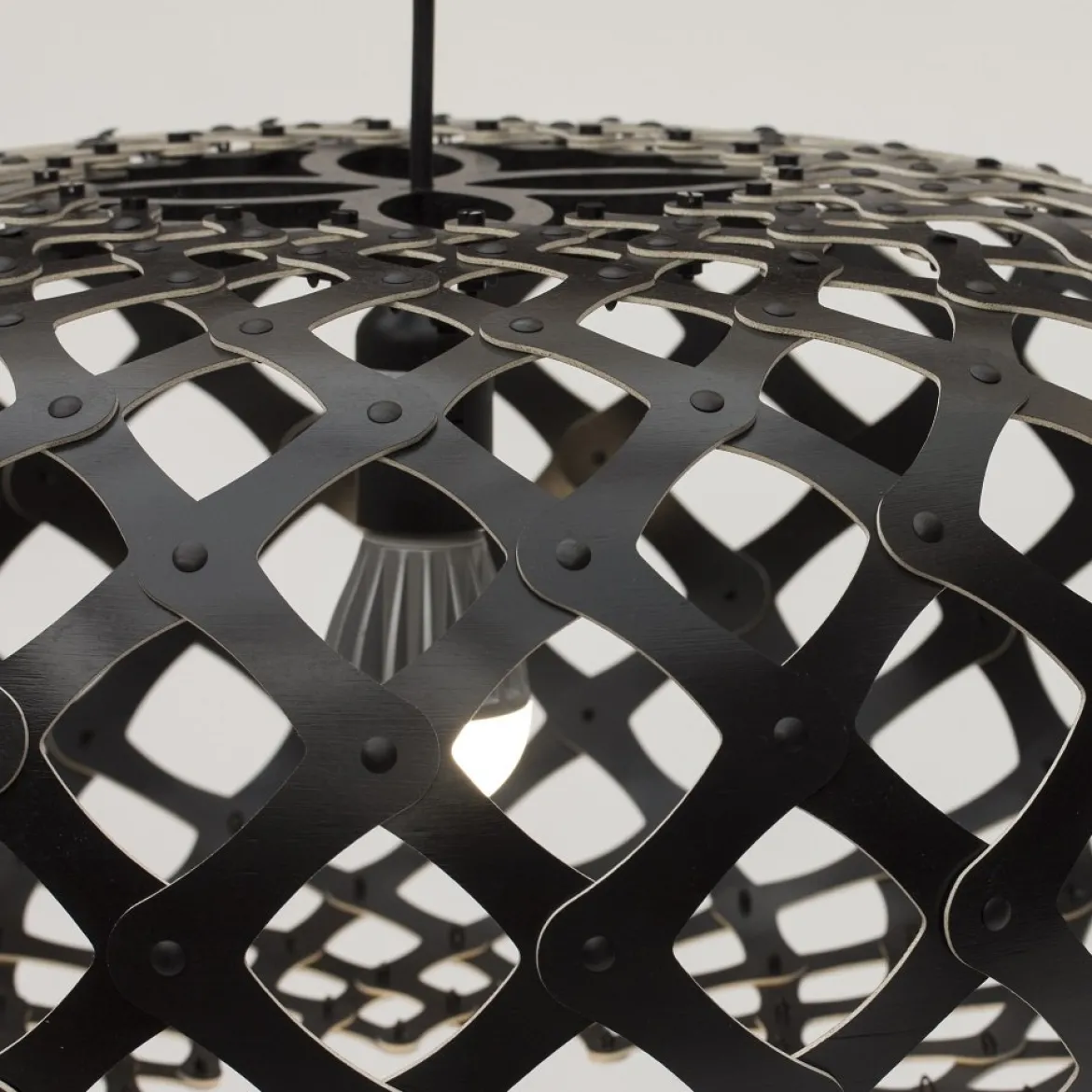 David Trubridge Kina Pendelleuchte Ø 140cm schwarz 2 Seiten