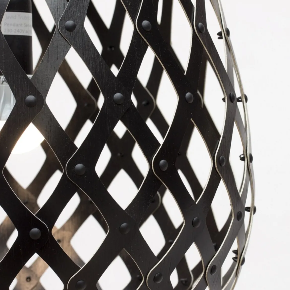 David Trubridge Koura Pendelleuchte 160 cm schwarz 2 Seiten