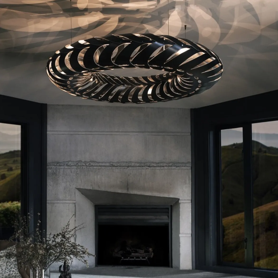 David Trubridge Maru Pendelleuchte Ø 110cm schwarz 2 Seiten