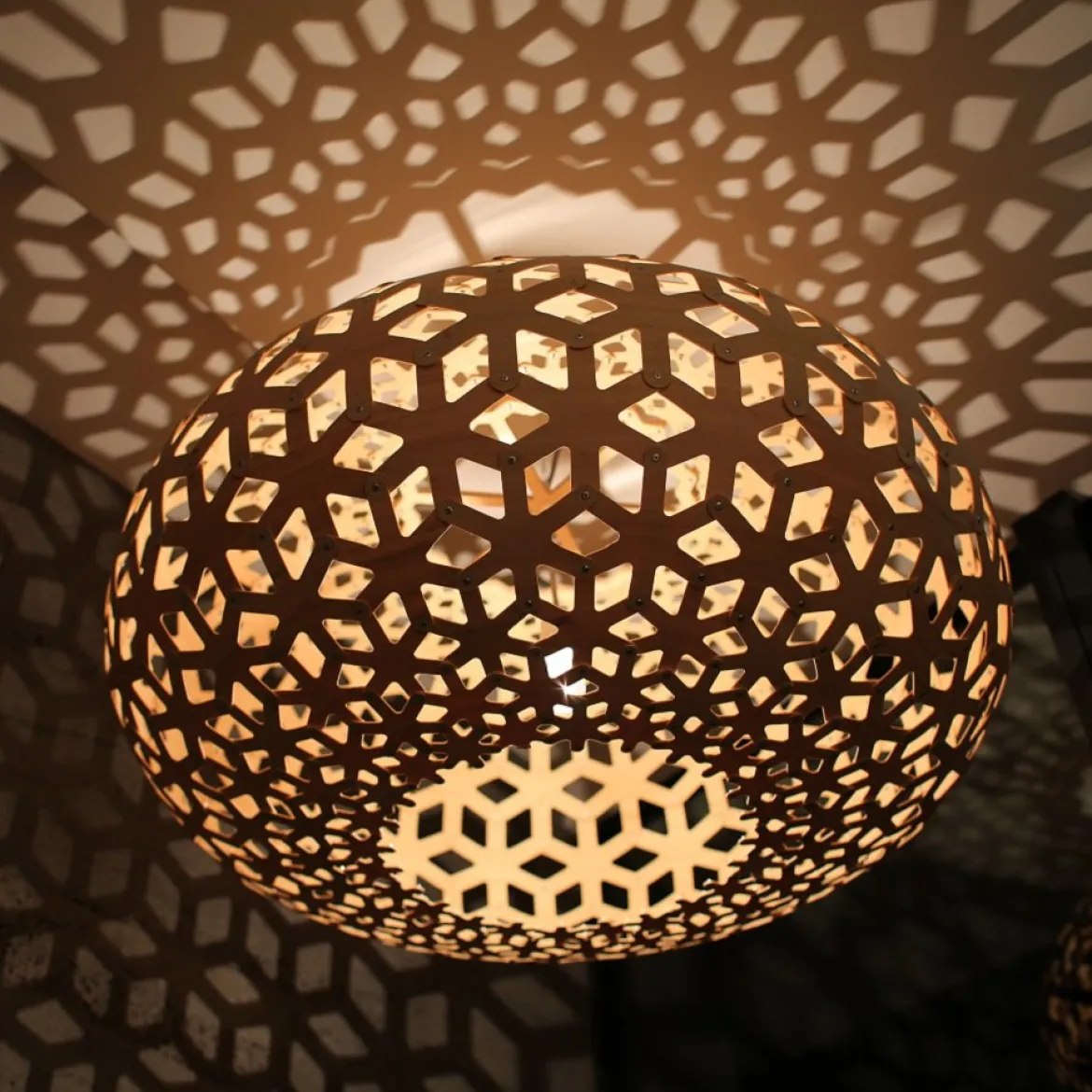 David Trubridge Snowflake Pendelleuchte Ø 80cm bambus