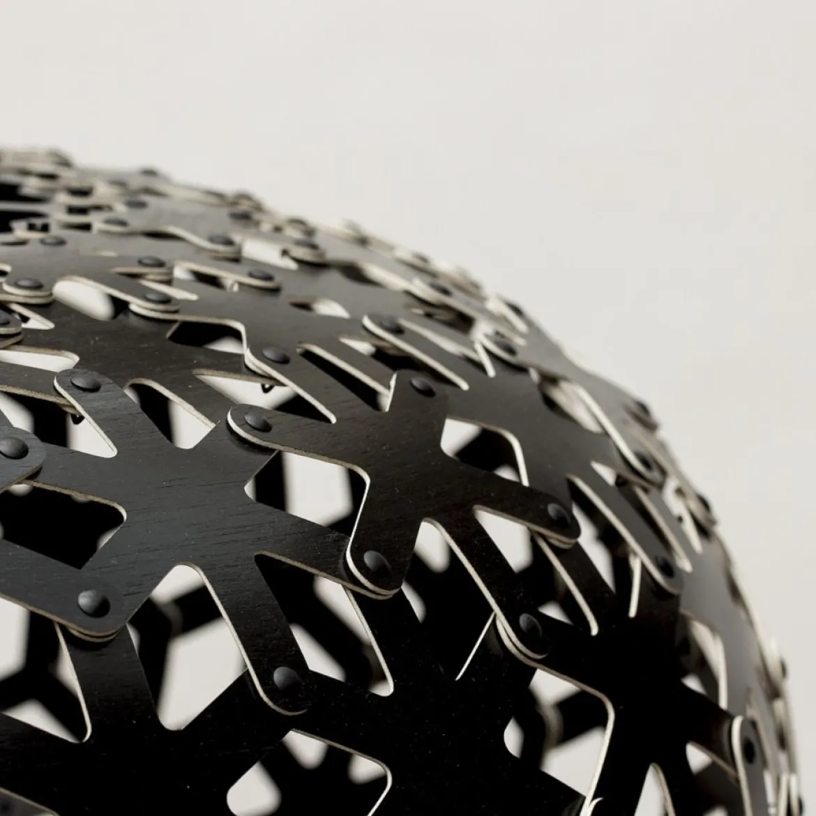 David Trubridge Snowflake Pendelleuchte Ø 100cm schwarz 2 Seiten