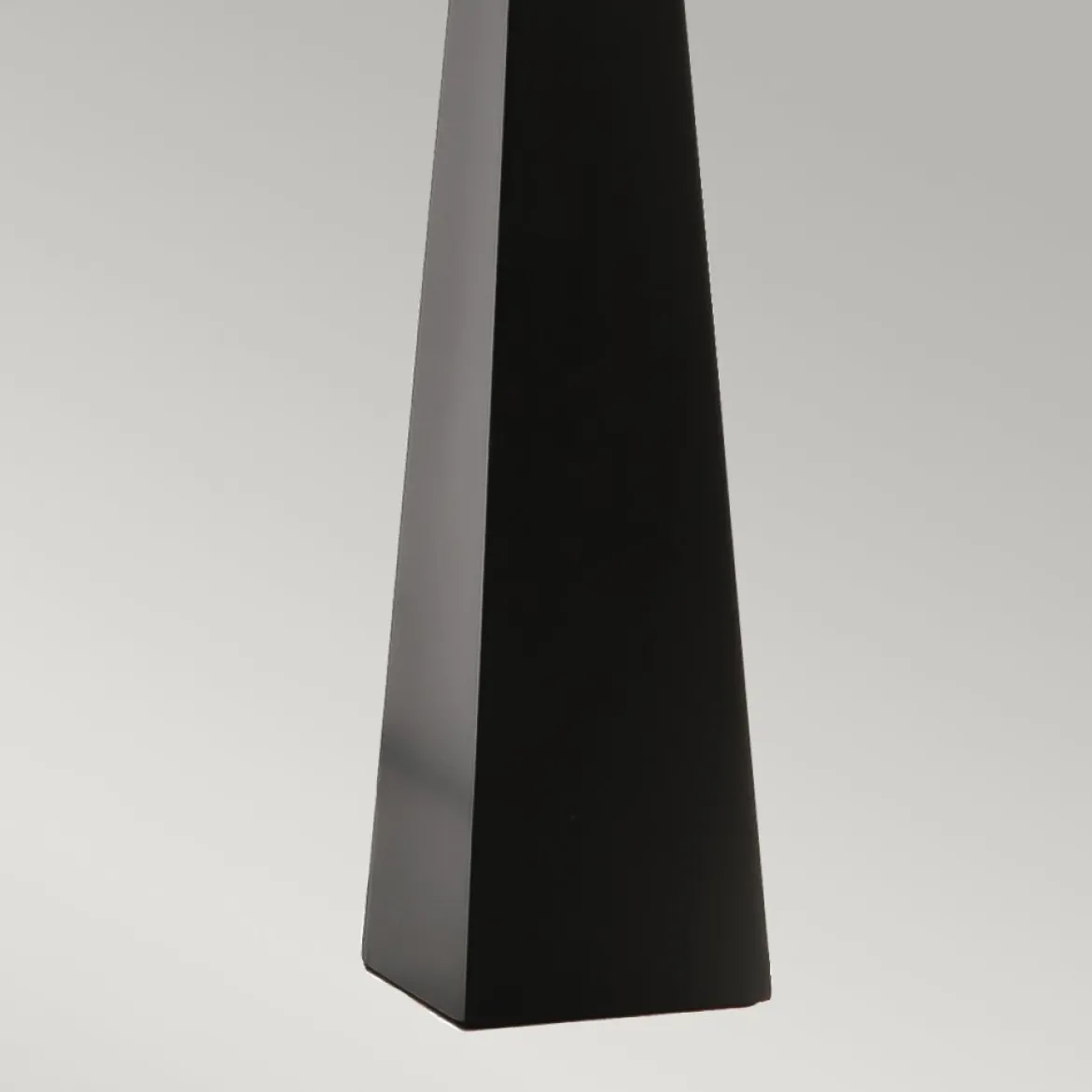 Elstead Ascent Tischleuchte schwarz Lampenschirm weiss E27