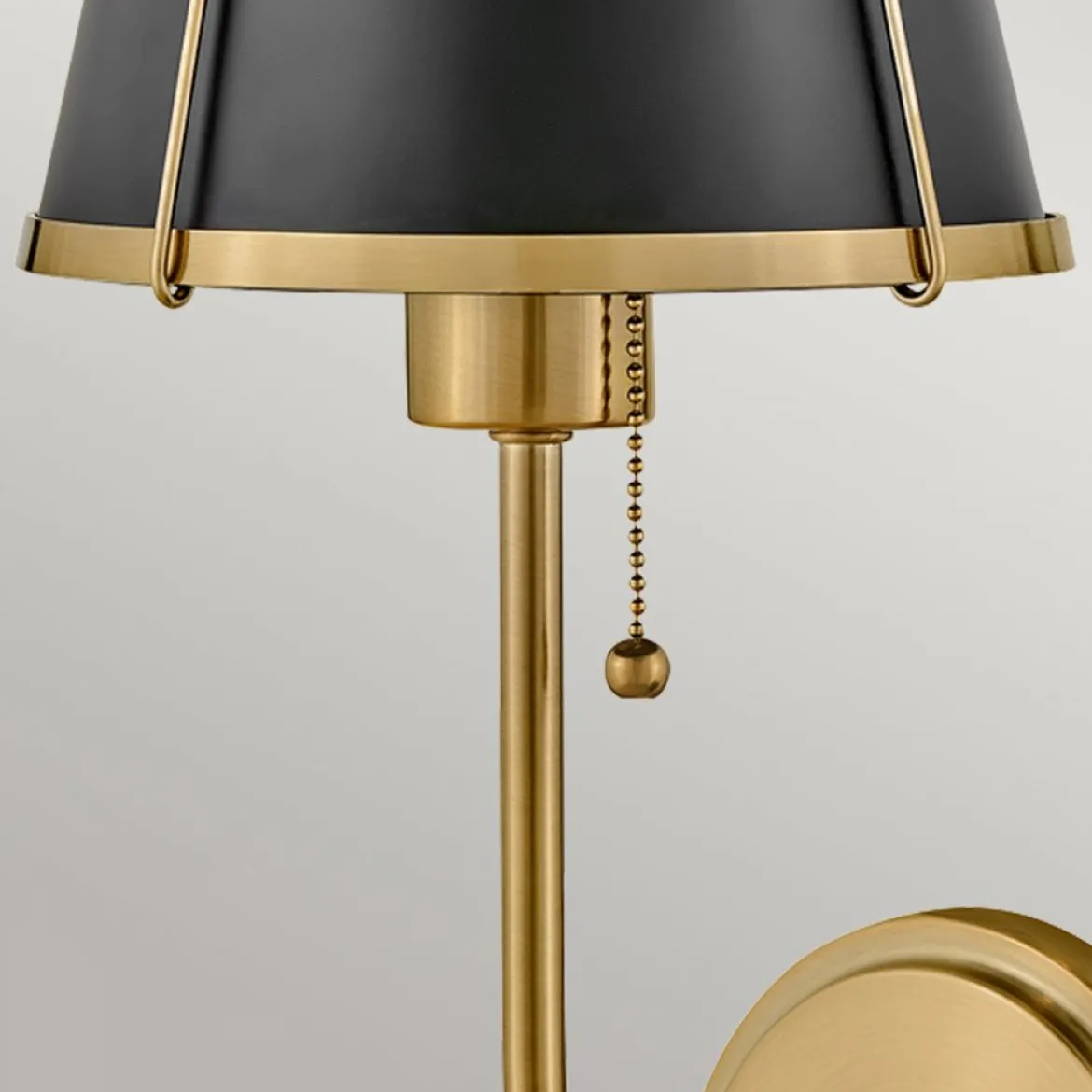Elstead Lighting Clarke Wandleuchte mit Zugschalter Messing Metallschirm schwarz
