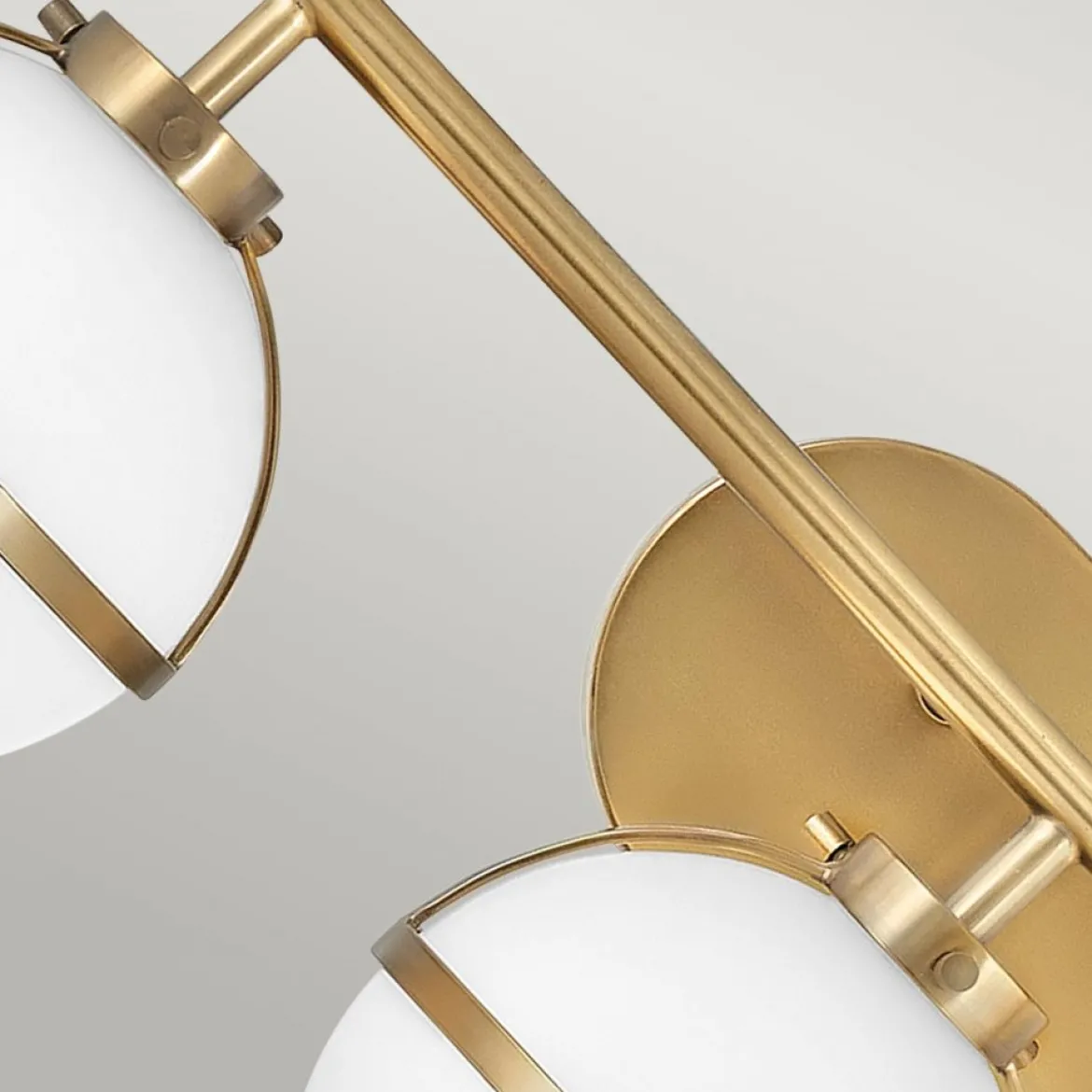 Elstead Lighting Hollis Wandleuchte 3-Light Messing Opalglas E14 IP44