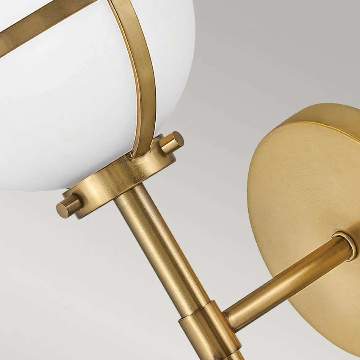 Elstead Lighting Hollis Wandleuchte 1-Light Messing Opalglas E14 IP44