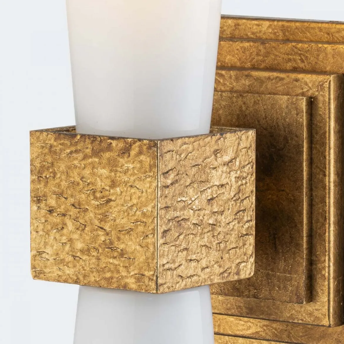 Elstead Lighting Kristy Wandleuchte 1-flammig Antik Gold Opalglas