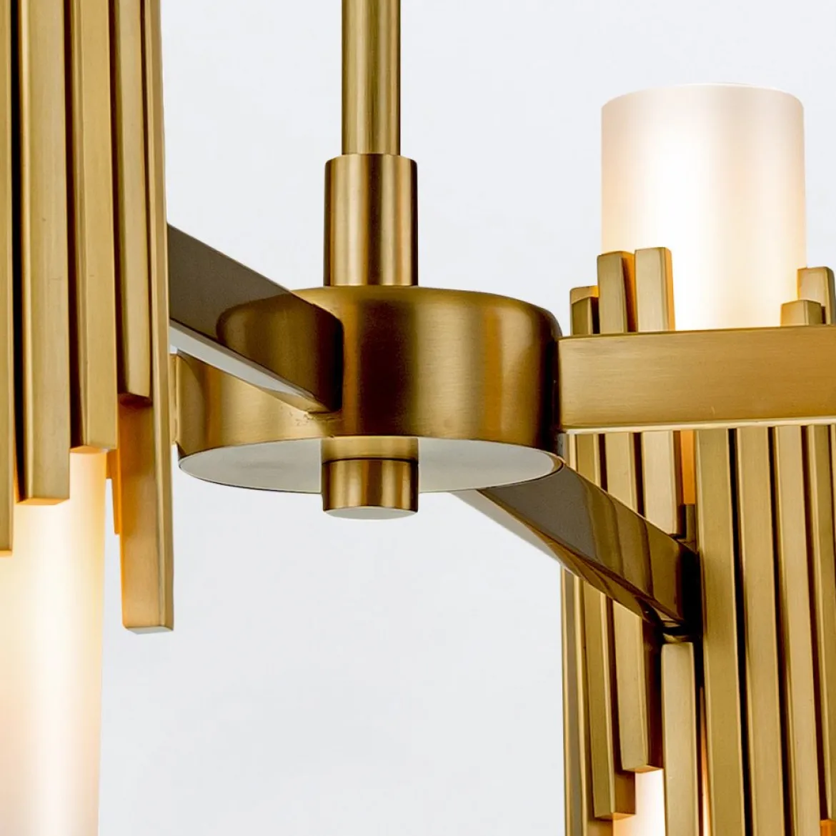 Elstead Lighting Marvele Kronleuchter 8-flammig Messing Opalglas