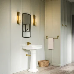 Elstead Lighting Wellington Wandleuchte 1-Light Messing Klarglas E27