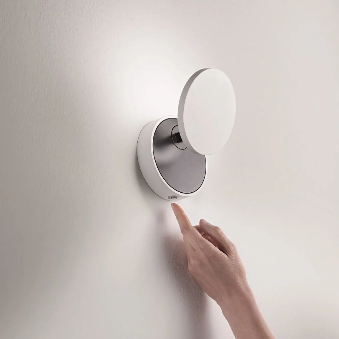 FABAS LUCE No. 3452-21-102 LED Wandleuchte Ara weiß schwarz mit Tastdimmer