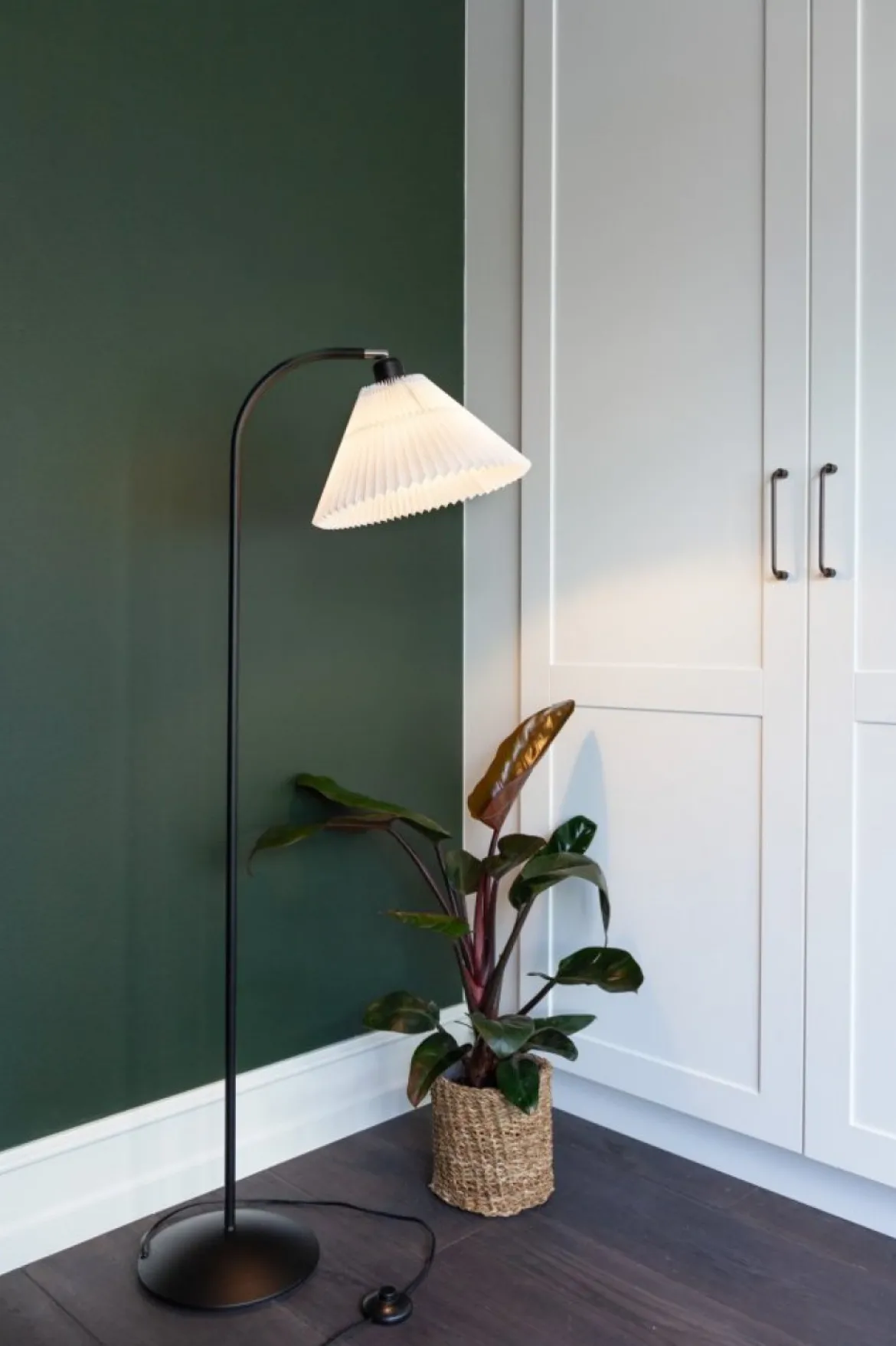 Halo Design No. 716517 Stehleuchte MEDINA E27, schwarz, 132 cm