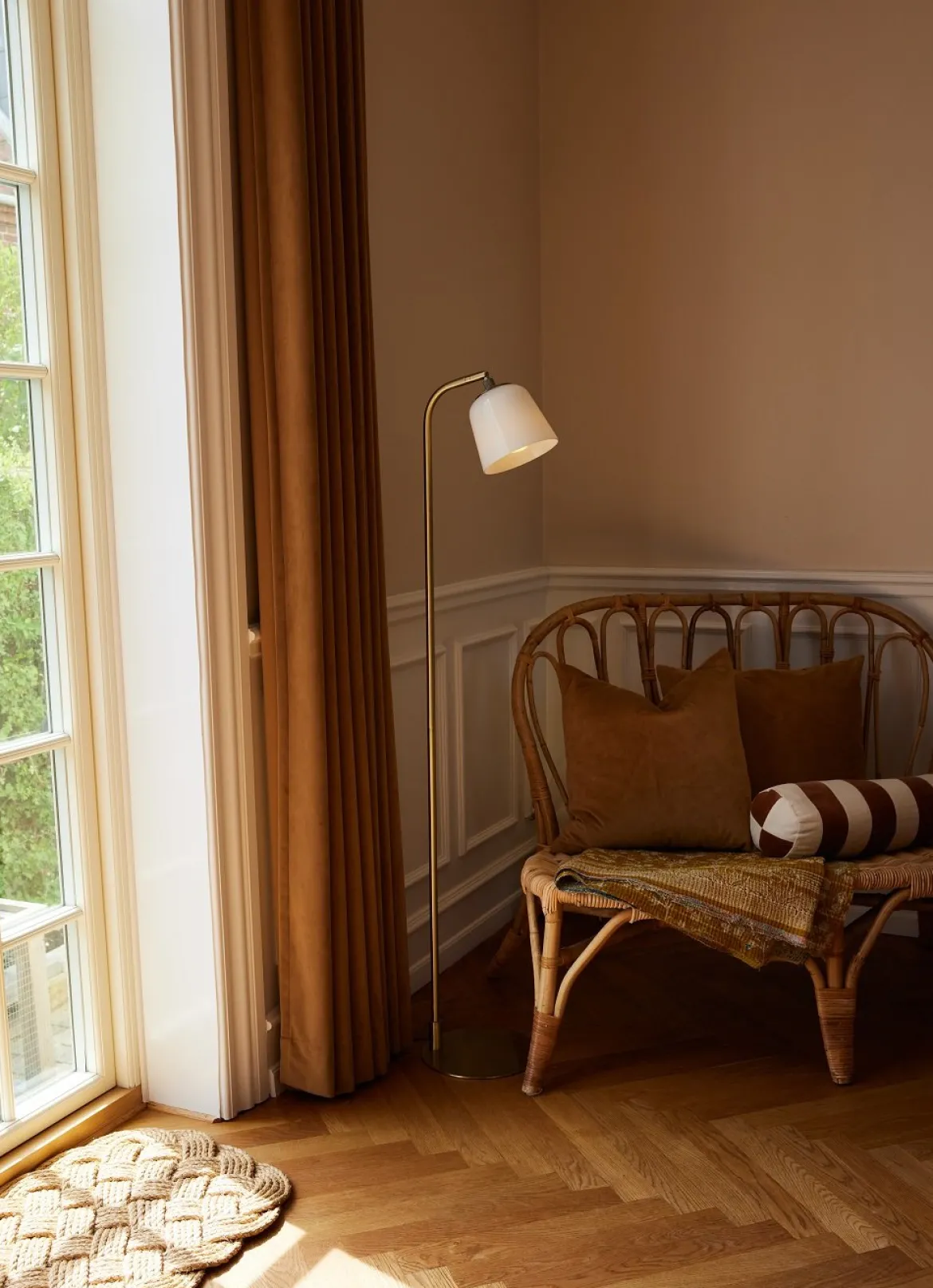 Halo Design 745418 Stehleuchte Room 49 antikes messing opal E27