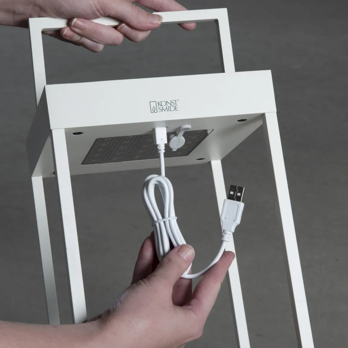KONSTSMIDE No. 7815-250 Portofino LED Solar USB-Laterne weiß dimmbar mit Sensor